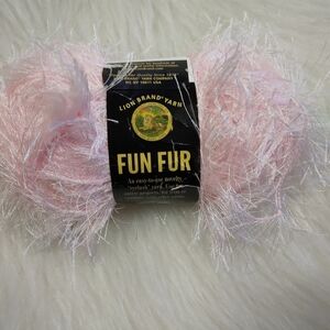 YARN Lion Brand Yarn Fun Fur Eyelash In Soft Pink